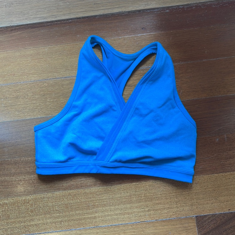 Lulu lemon sports bra size 6 blue
